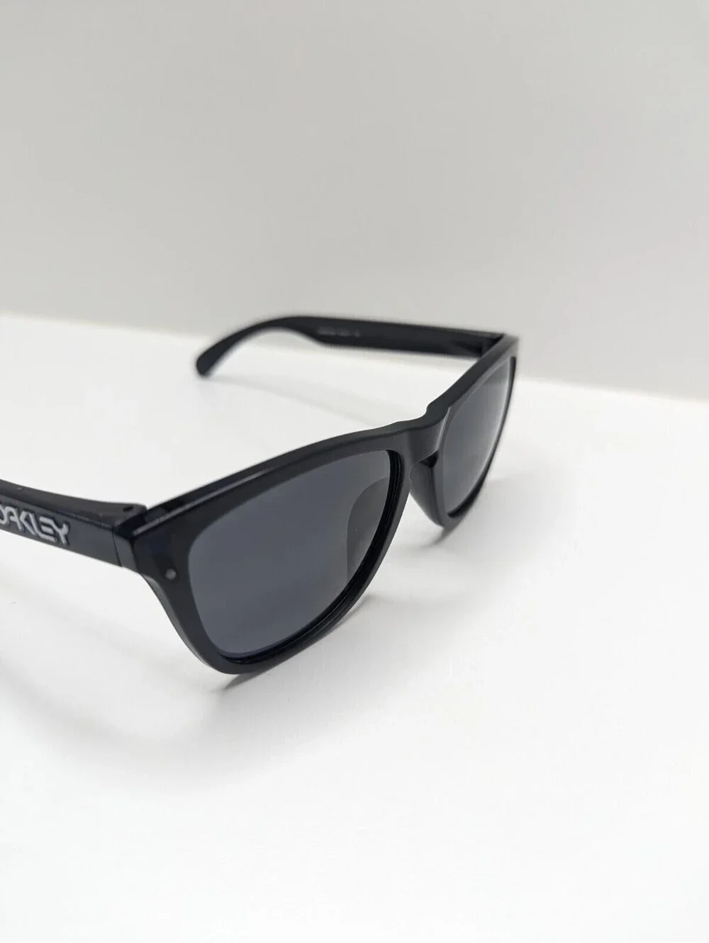 Oakley Frogskins Polished Black Authentic OO9013 Sunglasses Eyewear USA